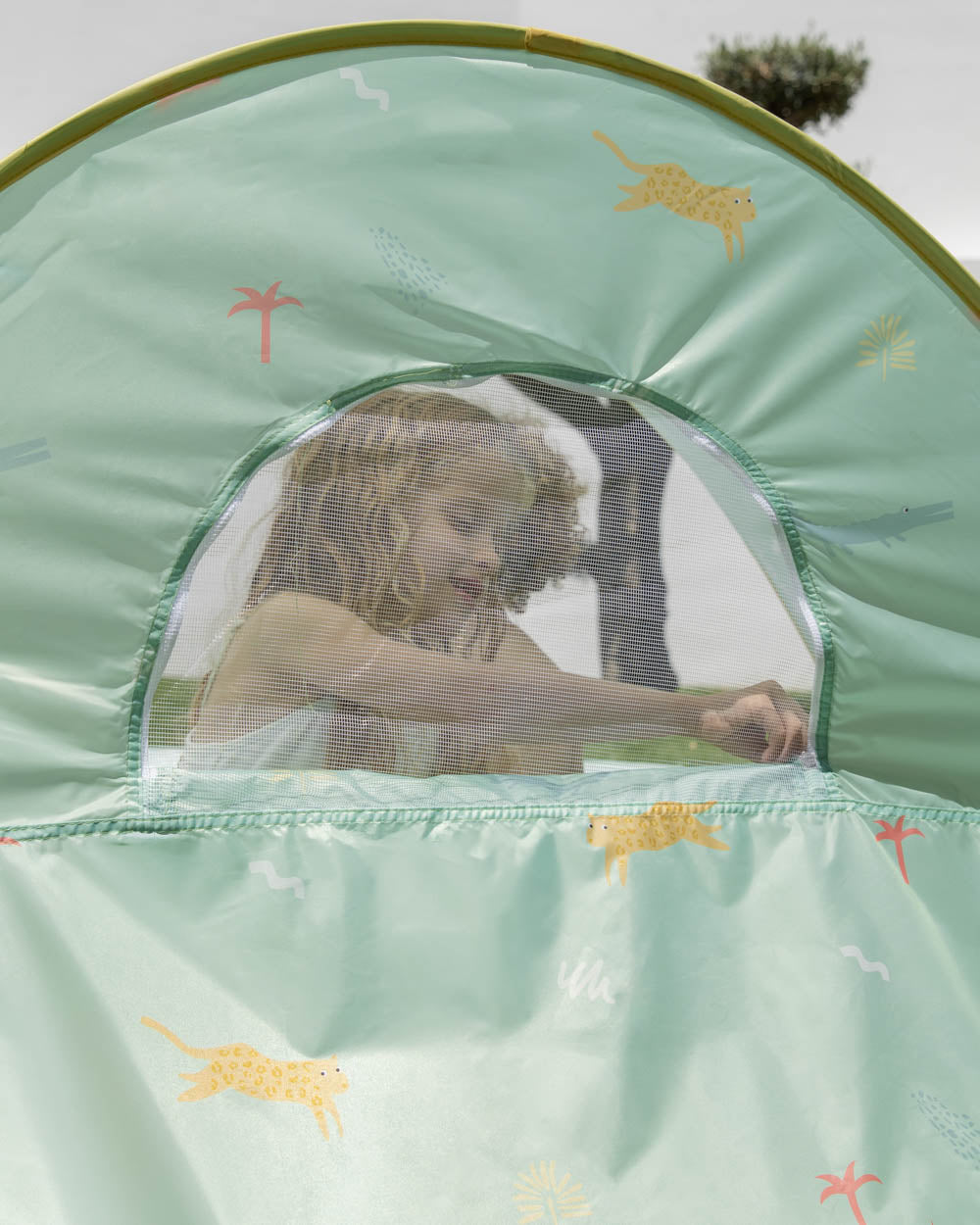 tienda infantil con ventana
