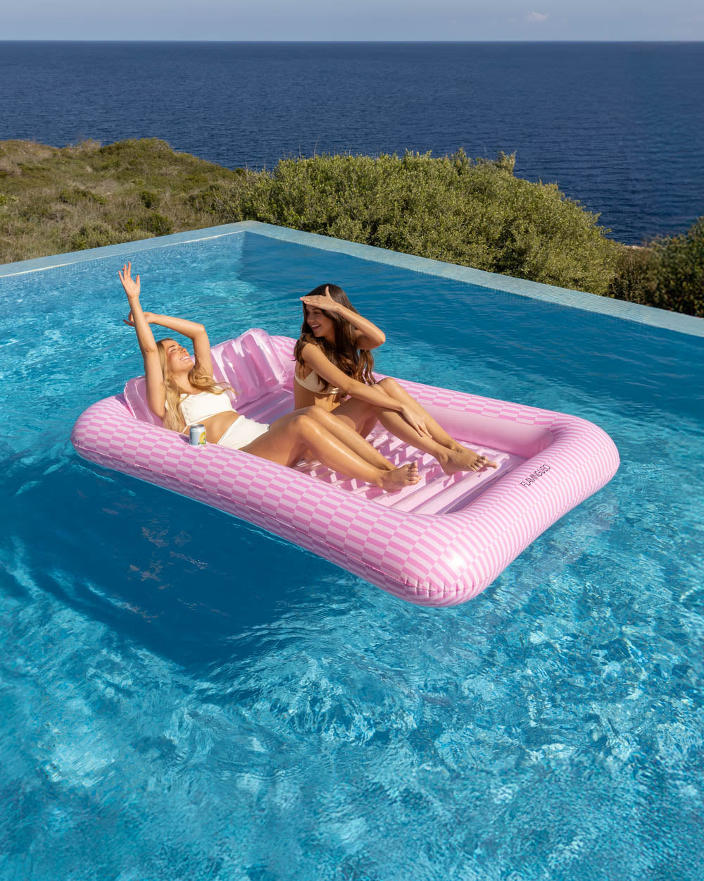 colchoneta hinchable estilo piscina