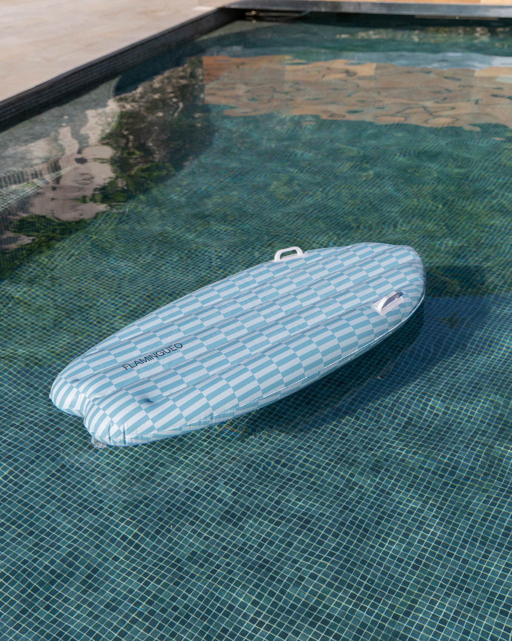 colchoneta azul piscina flamingueo