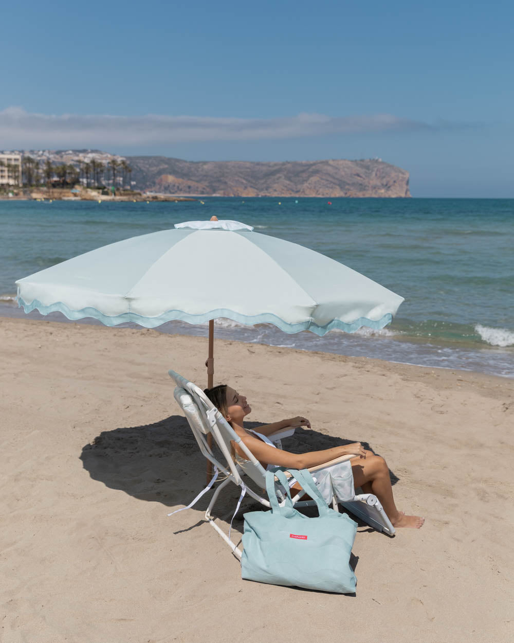tumbona playa y jardin azul