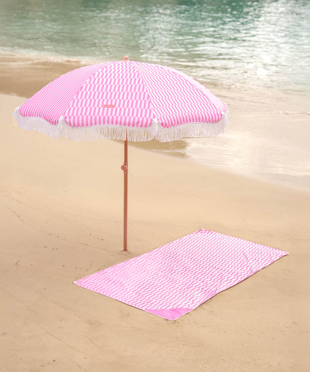 toalla y sombrilla rosa flamingueo