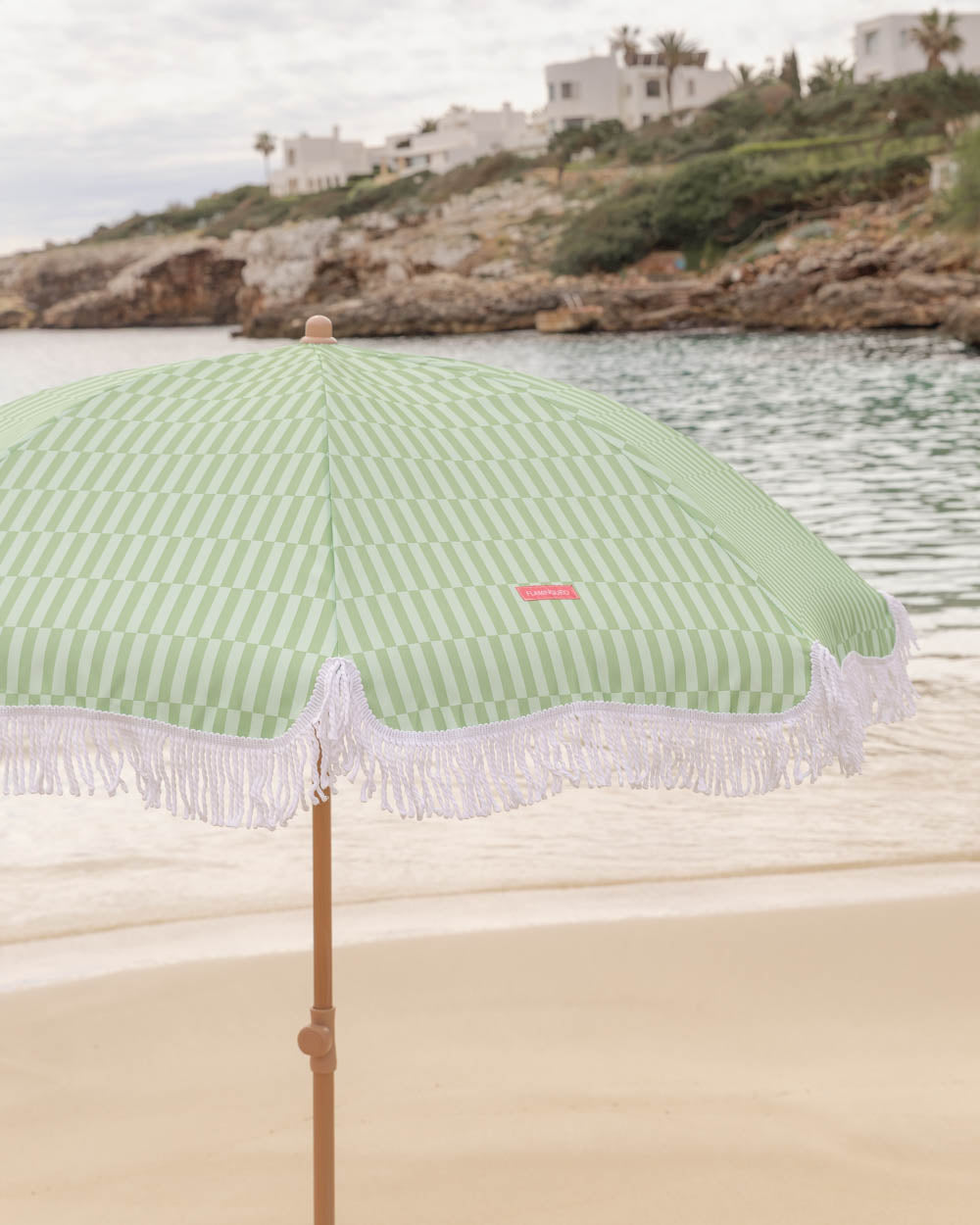 sombrilla playa y exterior verde flamingueo