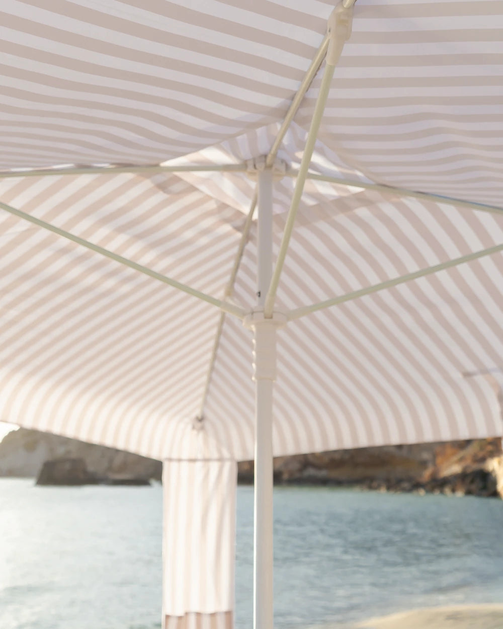 Toldo de playa con bolsillos de arena – SUNGOLD