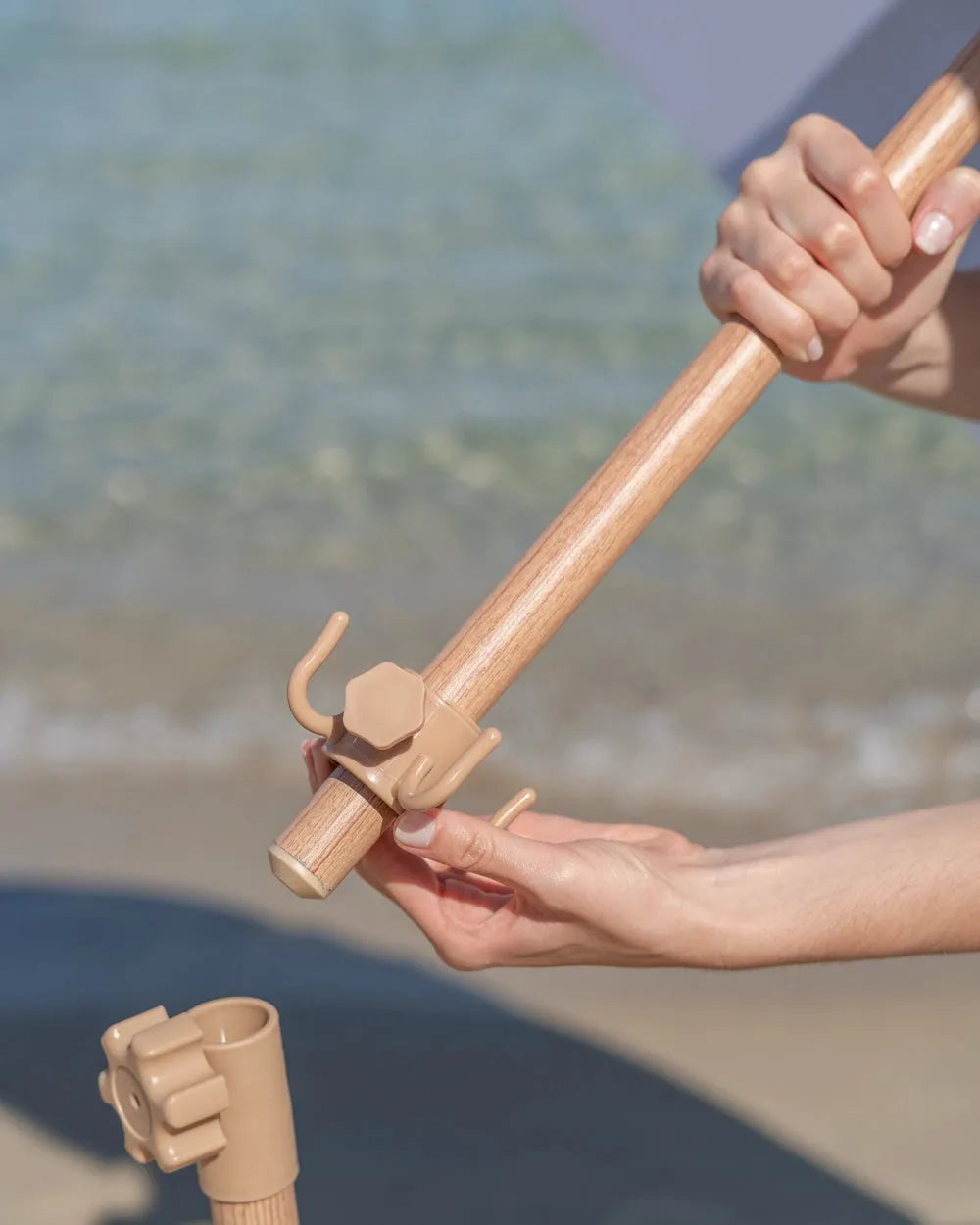 Perchero marrón ajustable para sombrilla – LOCKI