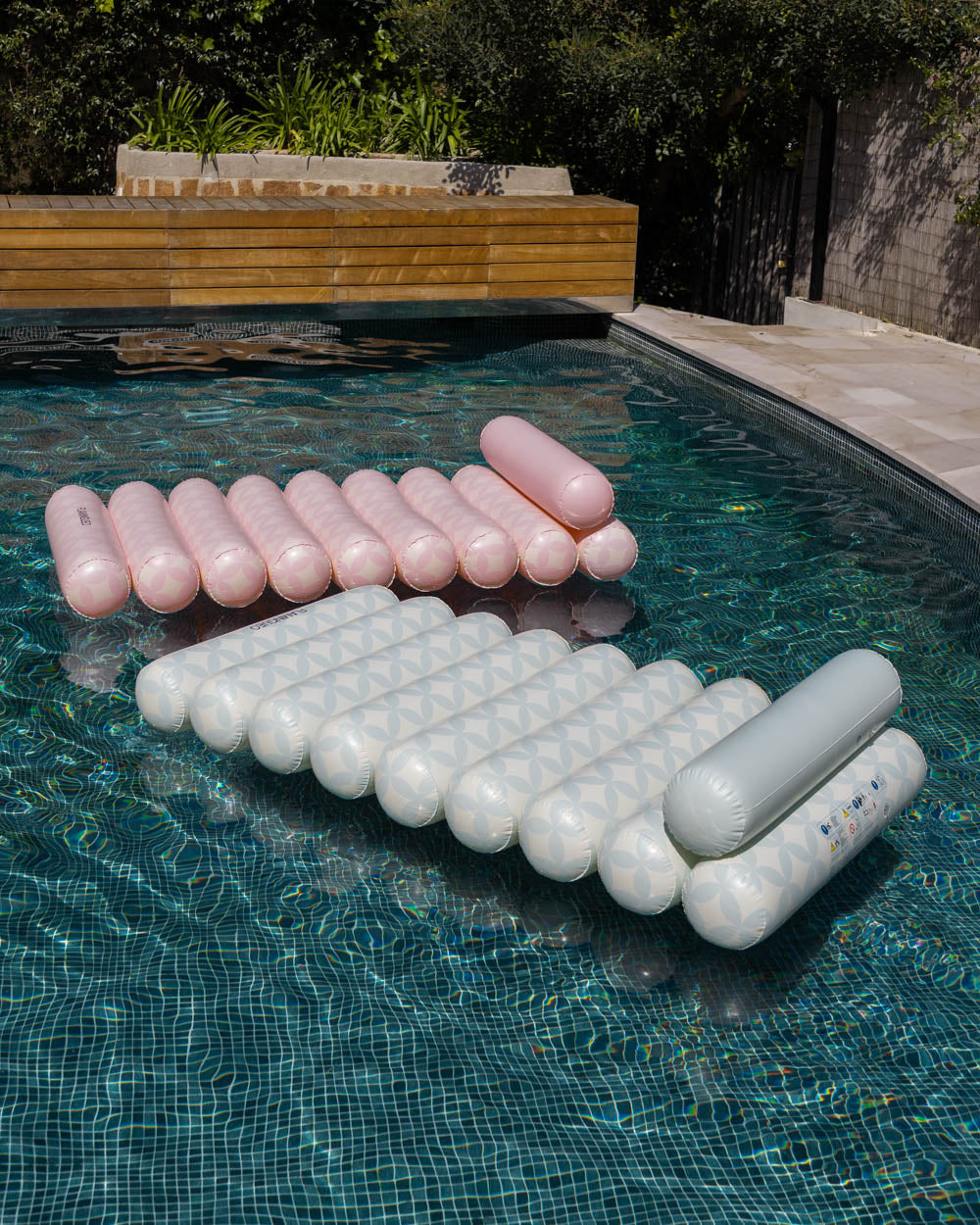 colchoneta hinchable piscina flamingueo