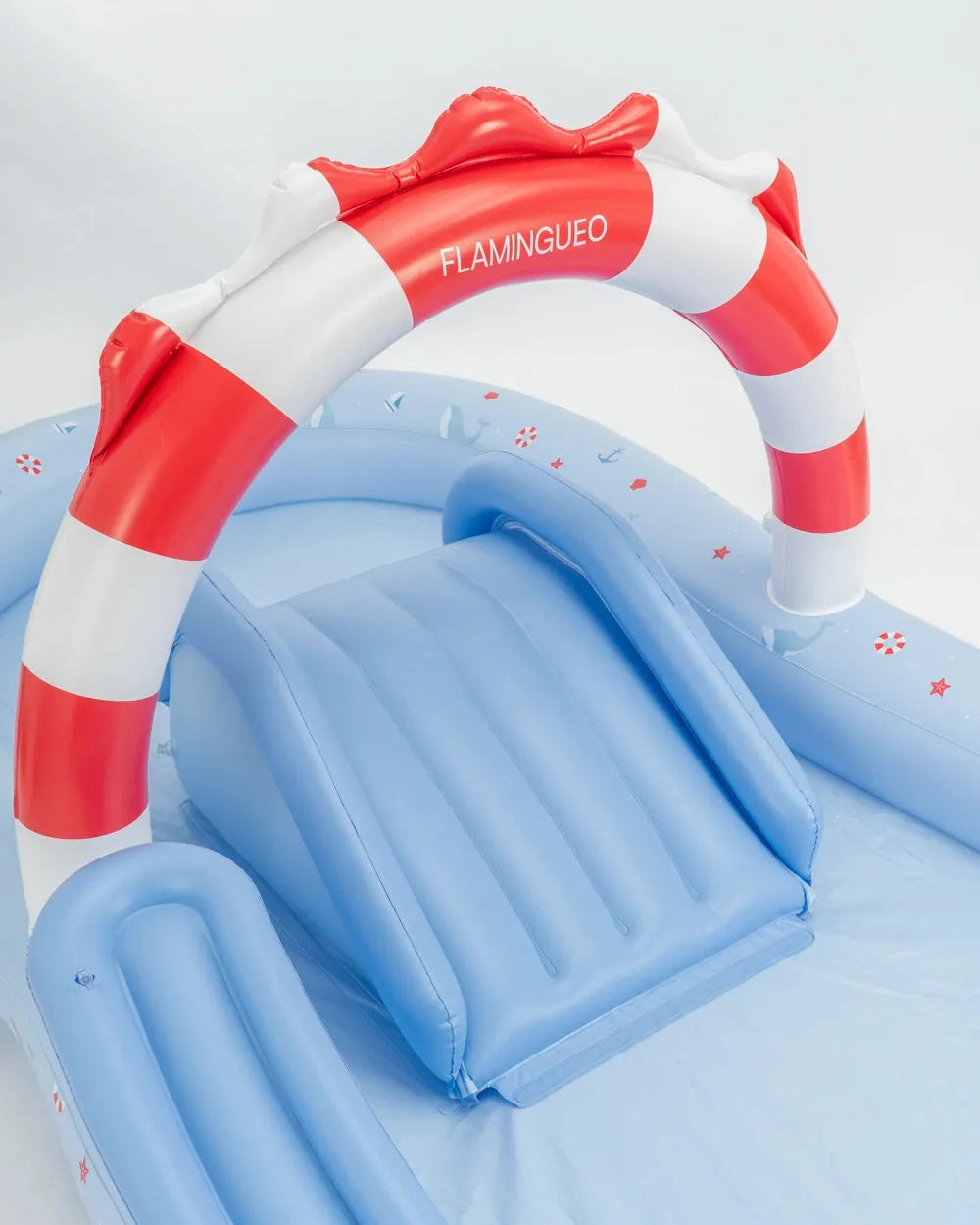 Centro de juegos acuático infantil con aspersor – NESS