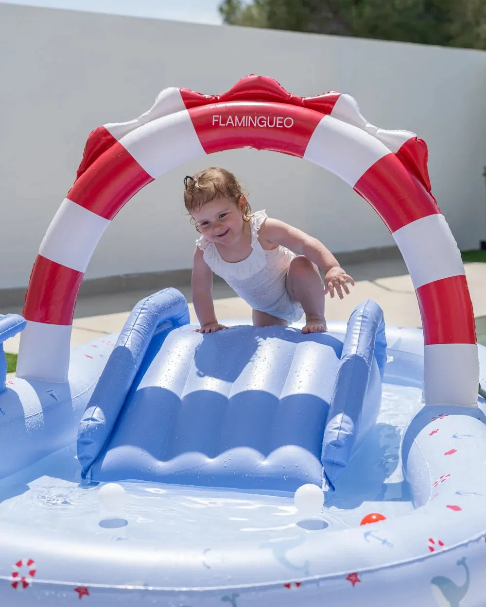 Centro de jogos aquático infantil com aspersor – NESS