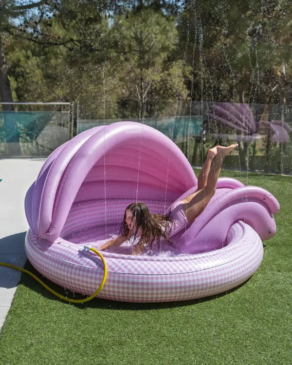 Piscina infantil con tobogán
