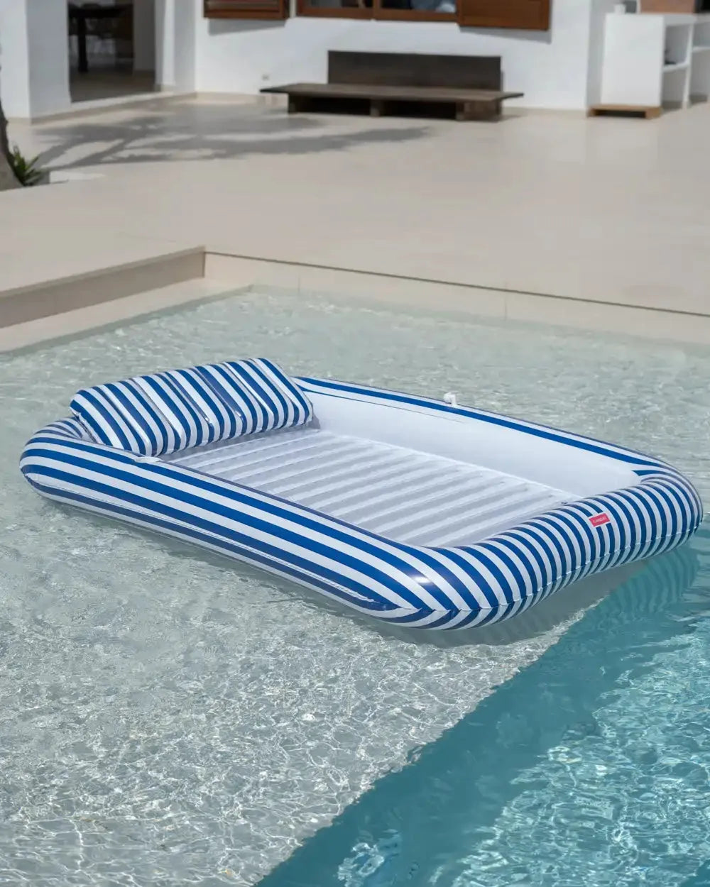 Piscina per abbronzatura con irrigatore – SACHA