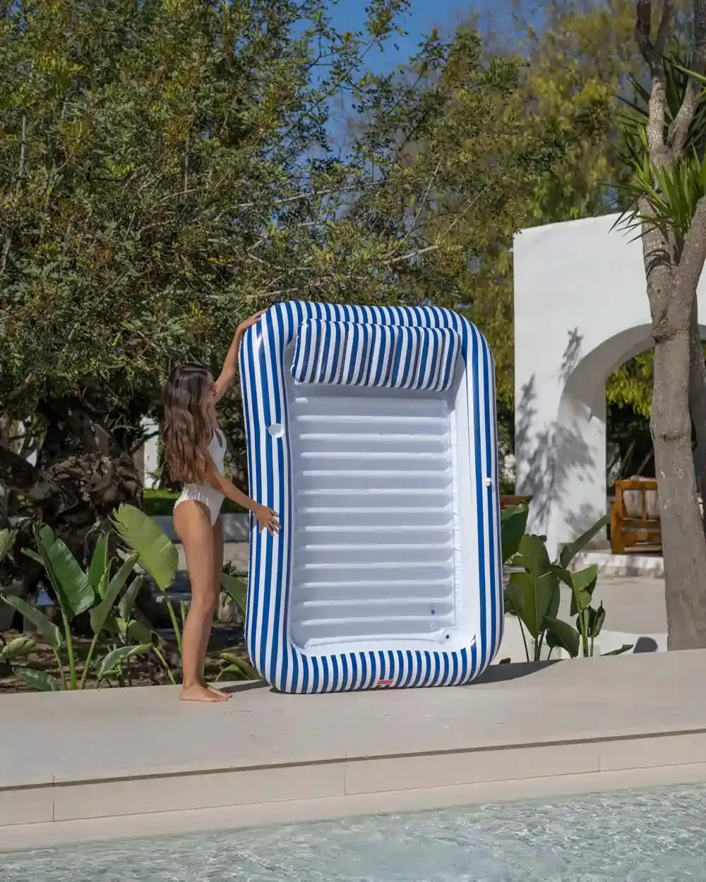 Piscina per abbronzatura con irrigatore – SACHA