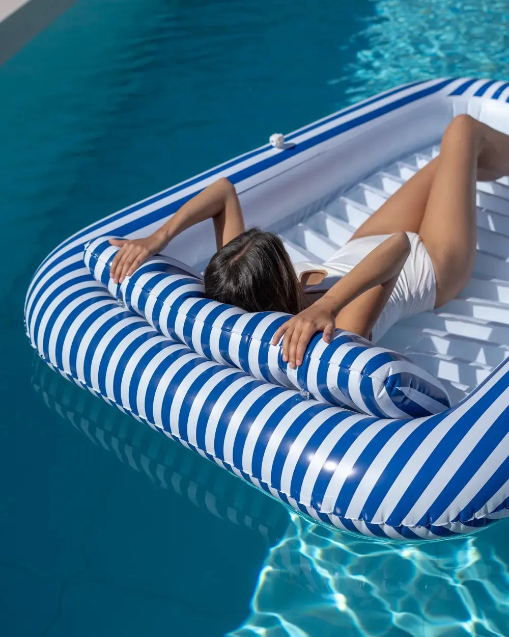 Piscina bronzeadora com aspersor – SACHA
