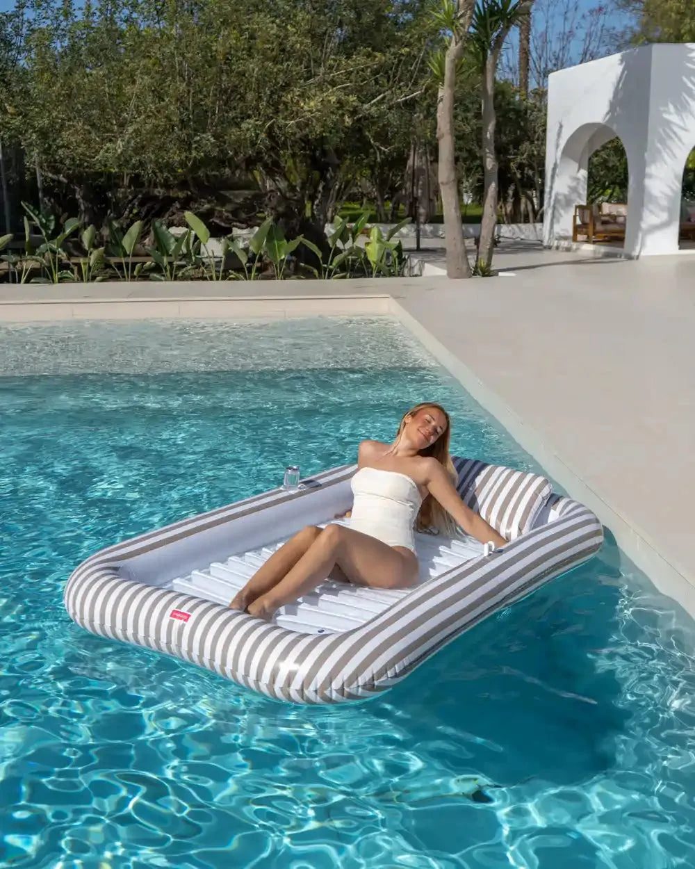 Piscina insuflável com aspersor – SACHA
