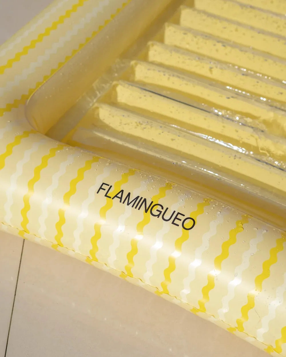 Colchoneta hinchable amarilla para una persona