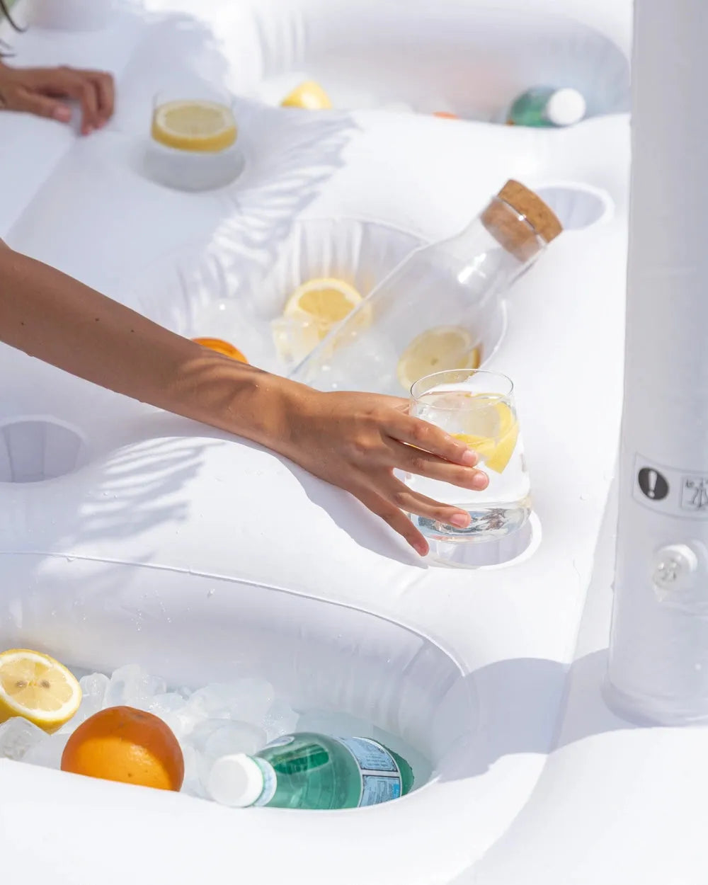 Bar flotante para piscina con toldo – SALDUBA