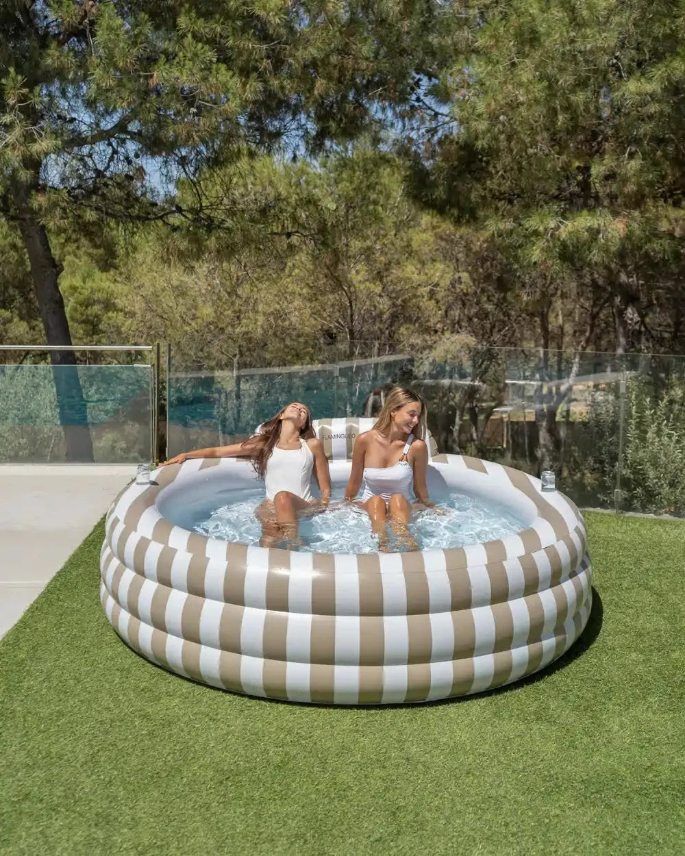 Piscina inflable con asiento y respaldo