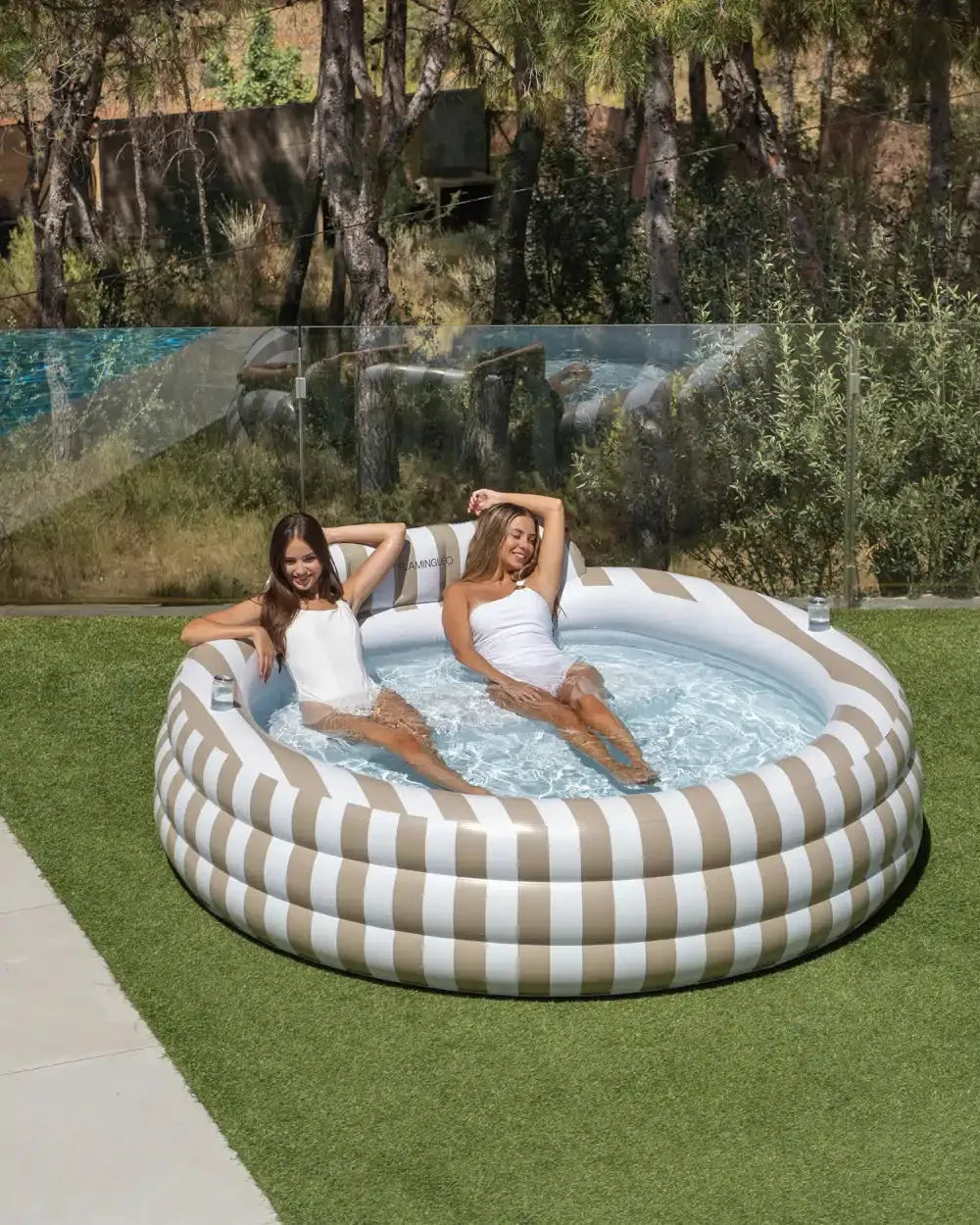 Piscina inflable beige de jardín