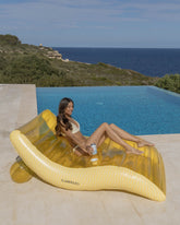 flotador piscina y terraza amarillo