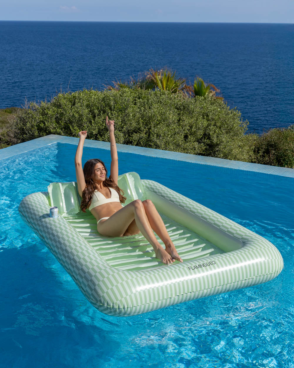 colchoneta piscina geometrica verde