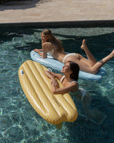 colchoneta piscina amarilla y azul