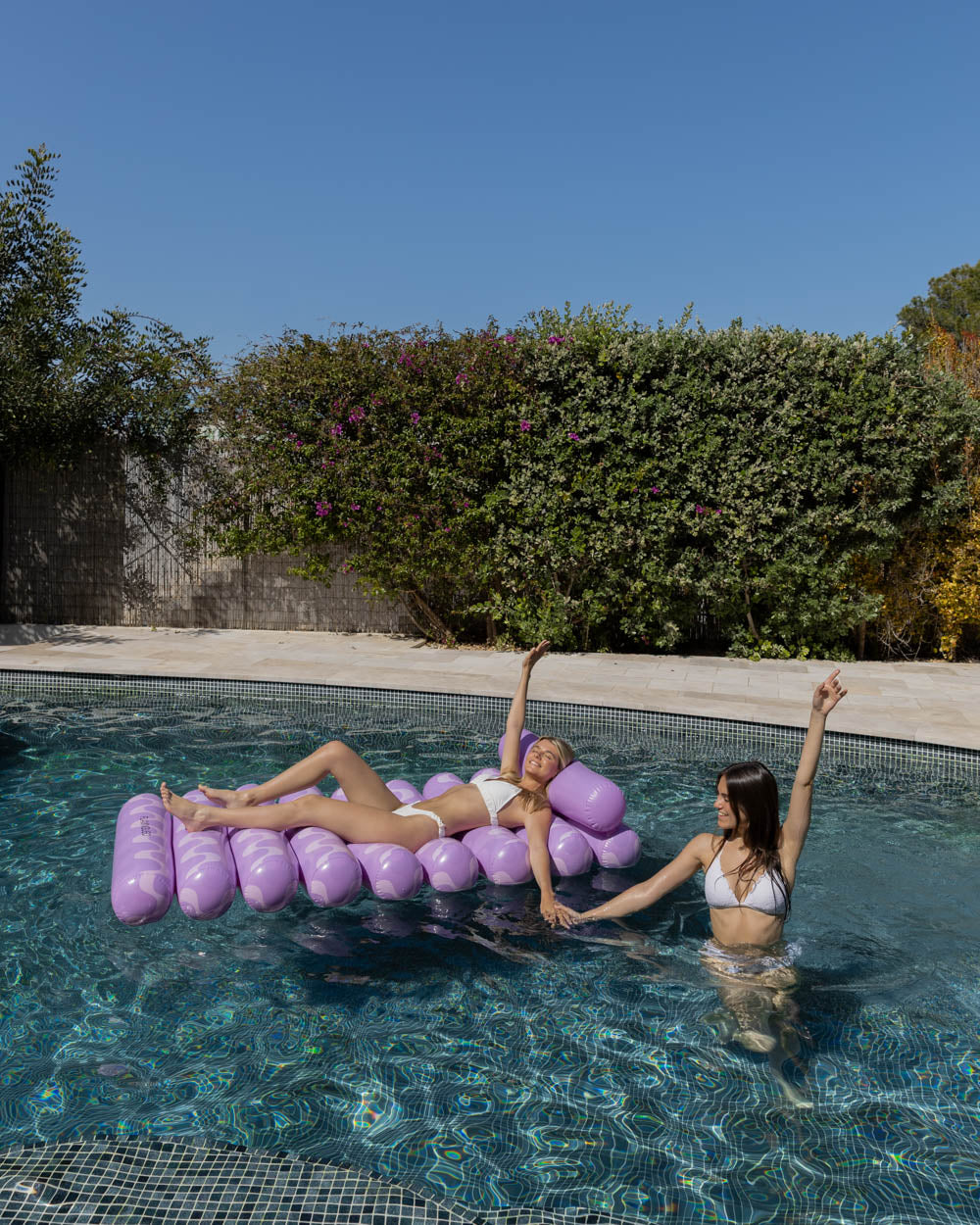 colchoneta piscina geometrica morada