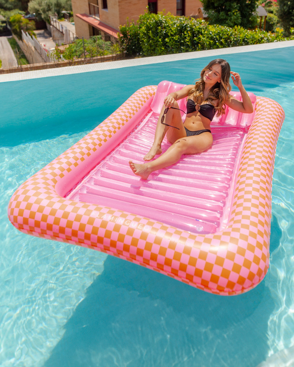 flotador gigante piscina rosa