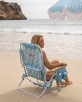 silla de playa geometrica azul