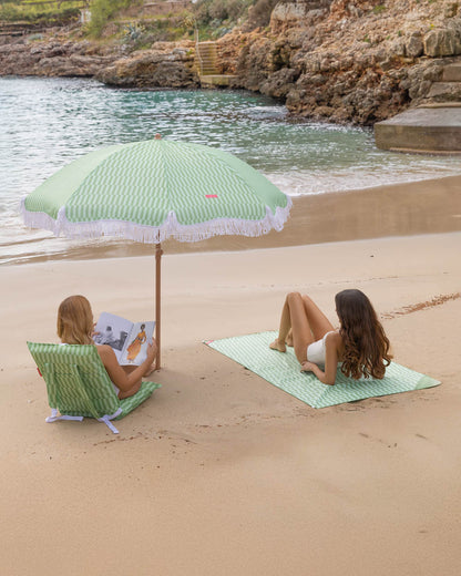 respaldo, sombrilla y toalla de playa