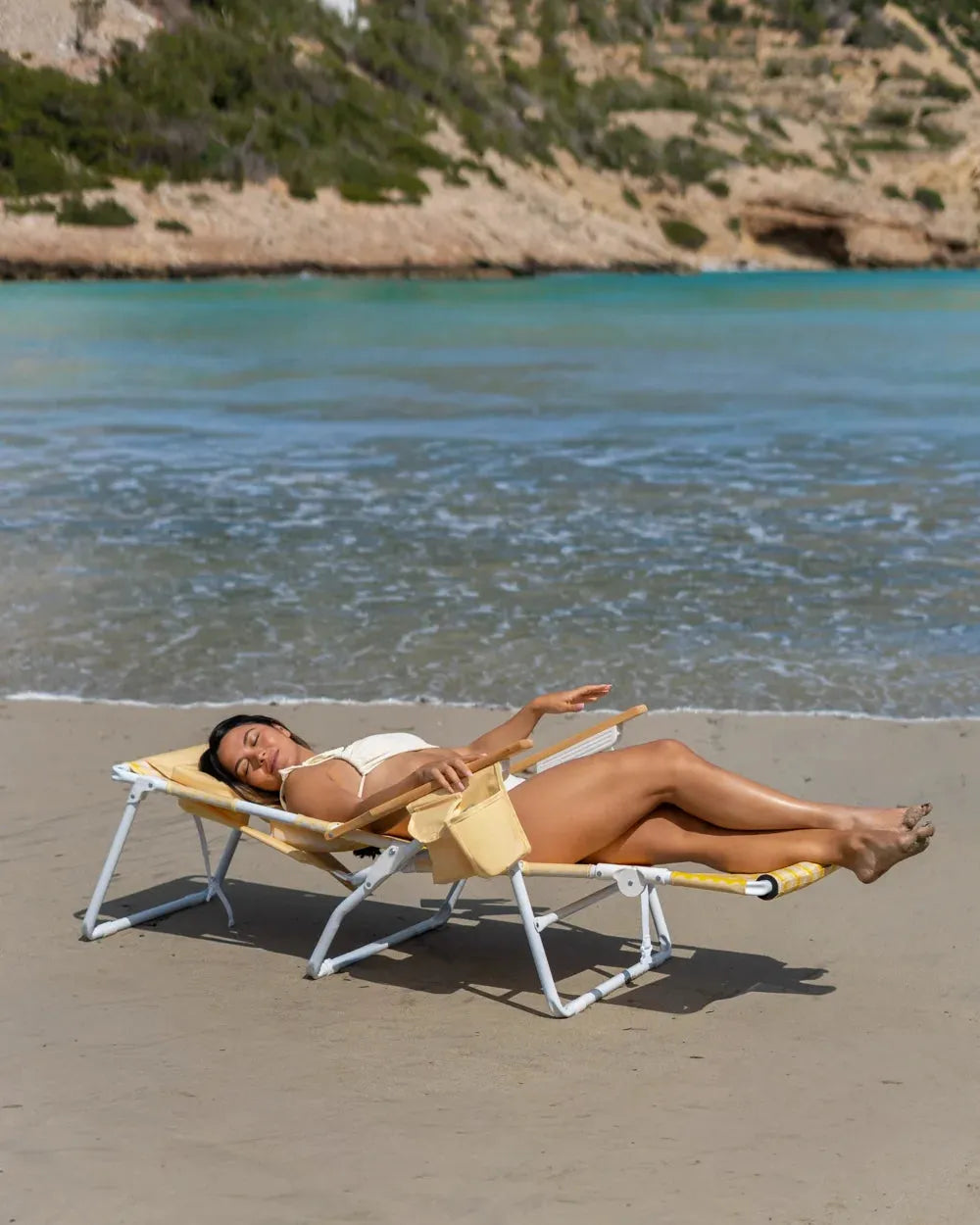 Lot comprenant un parasol et 2 transats - jaune
