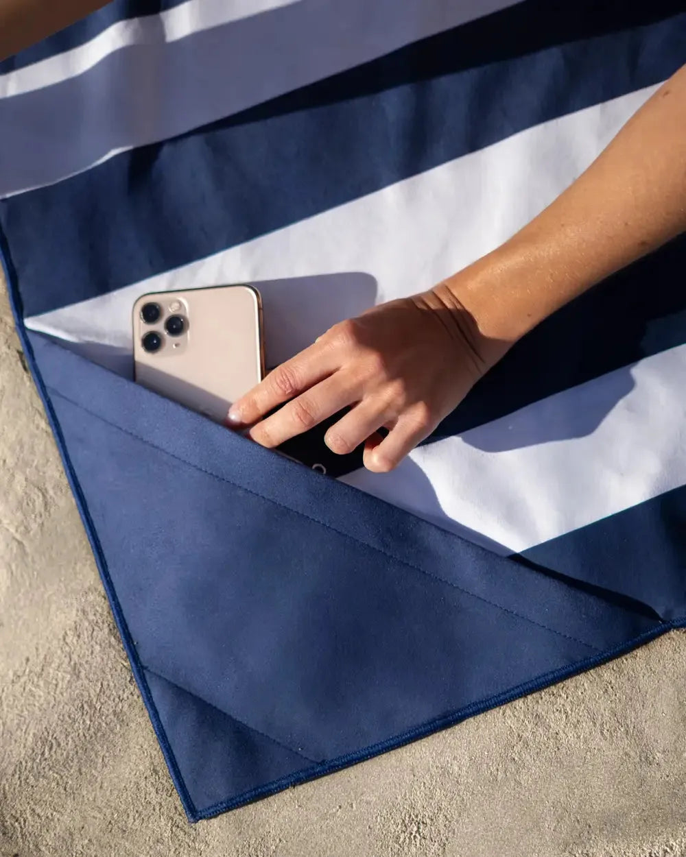 Toalla de playa de microfibra con imanes – CABO