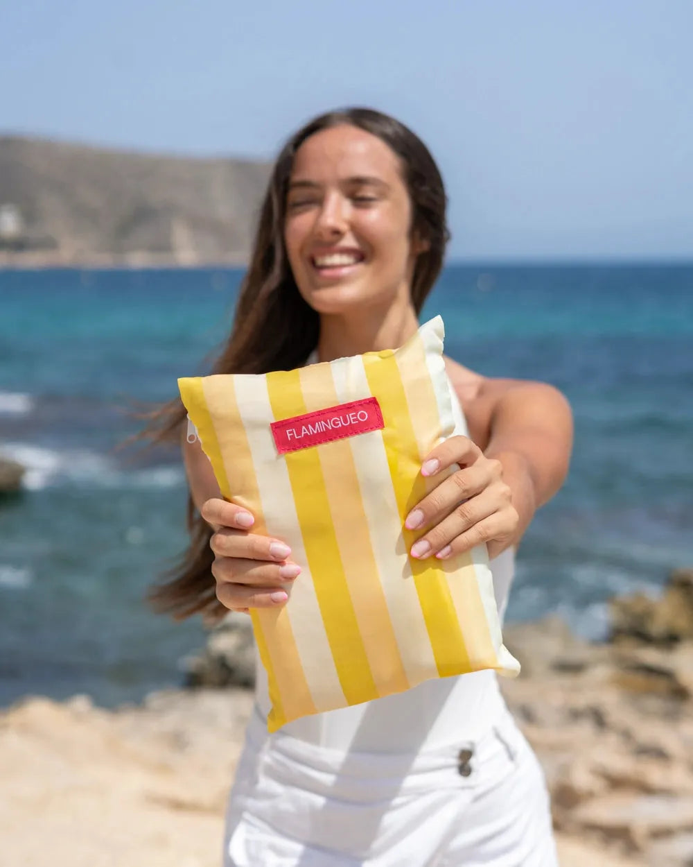 Serviette de plage en microfibre avec aimants – AURA