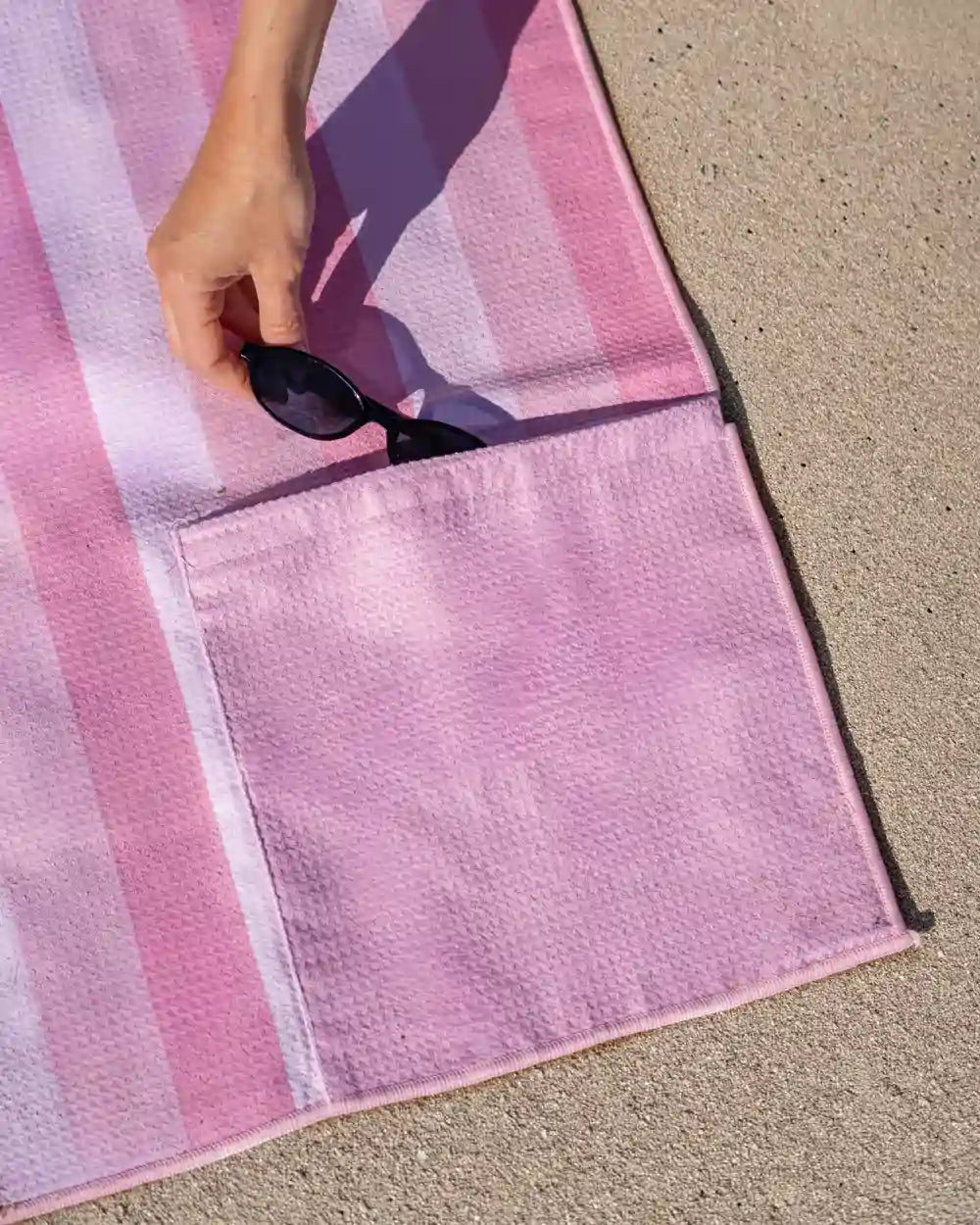 Toalla de playa de microfibra con imanes – AURA