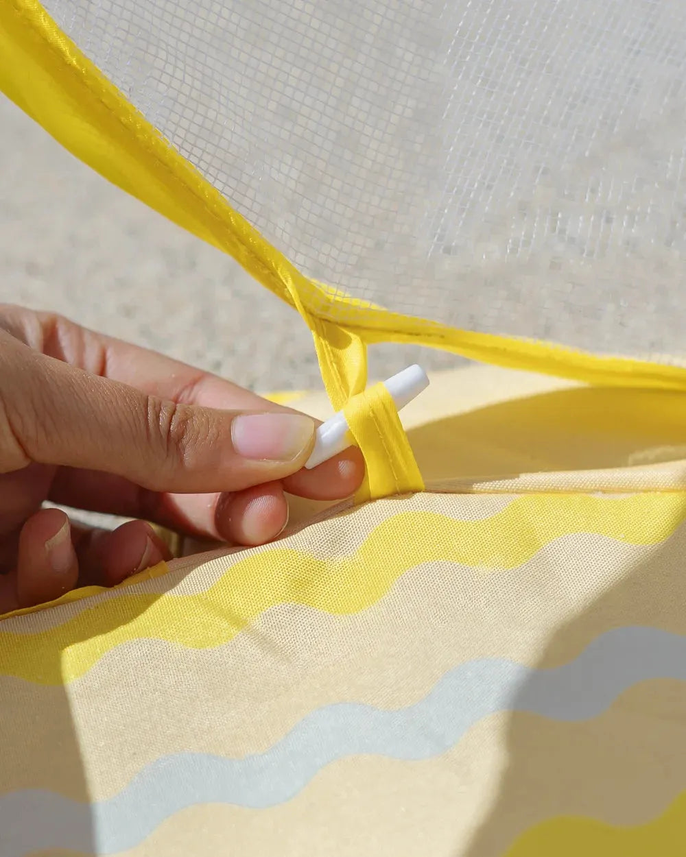 Esterilla de playa con toldo desmontable