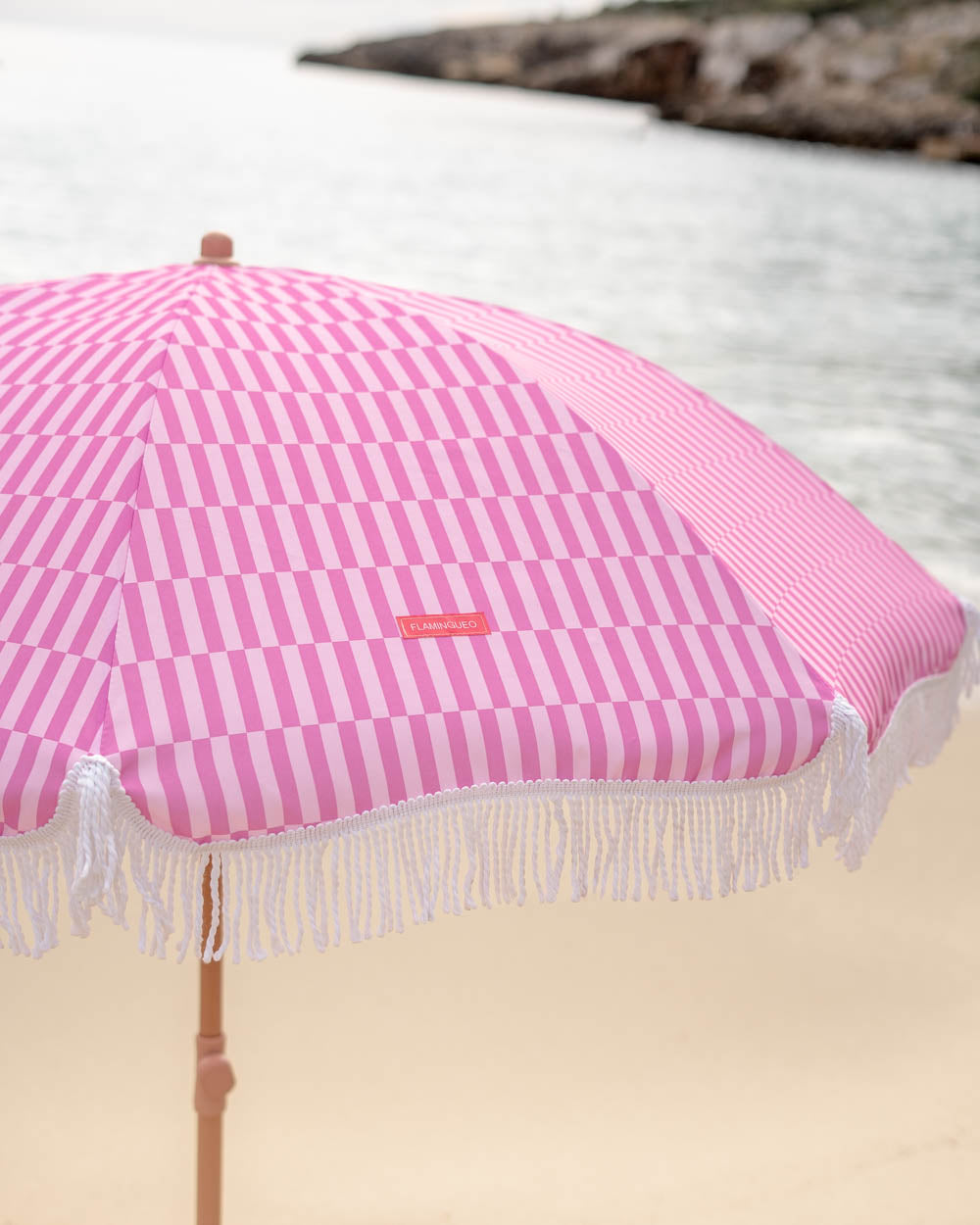sombrilla playa y exterior rosa flamingueo