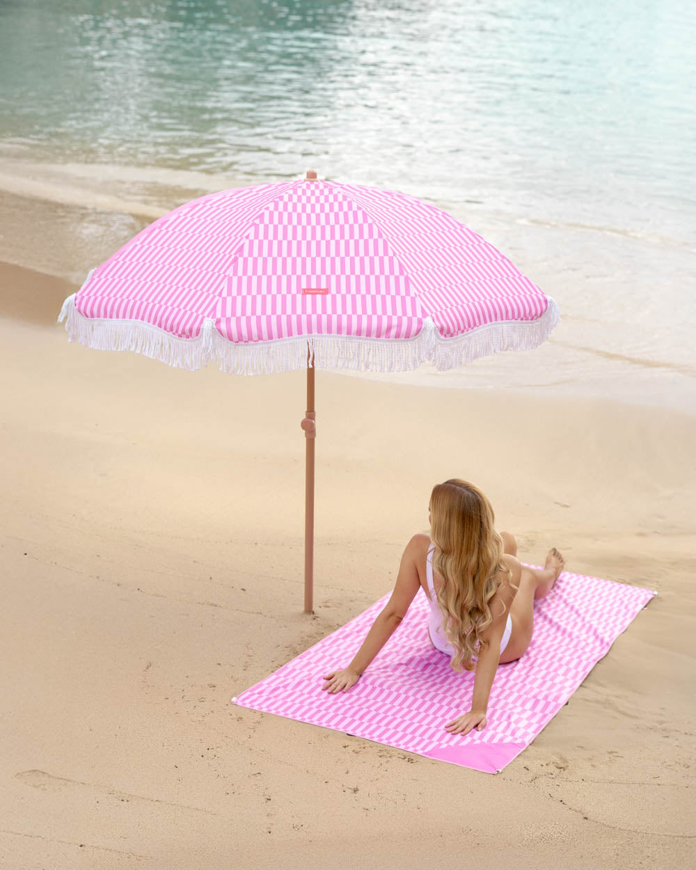 sombrilla playa geometrica rosa