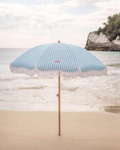 sombrilla playa y exterior azul flamingueo