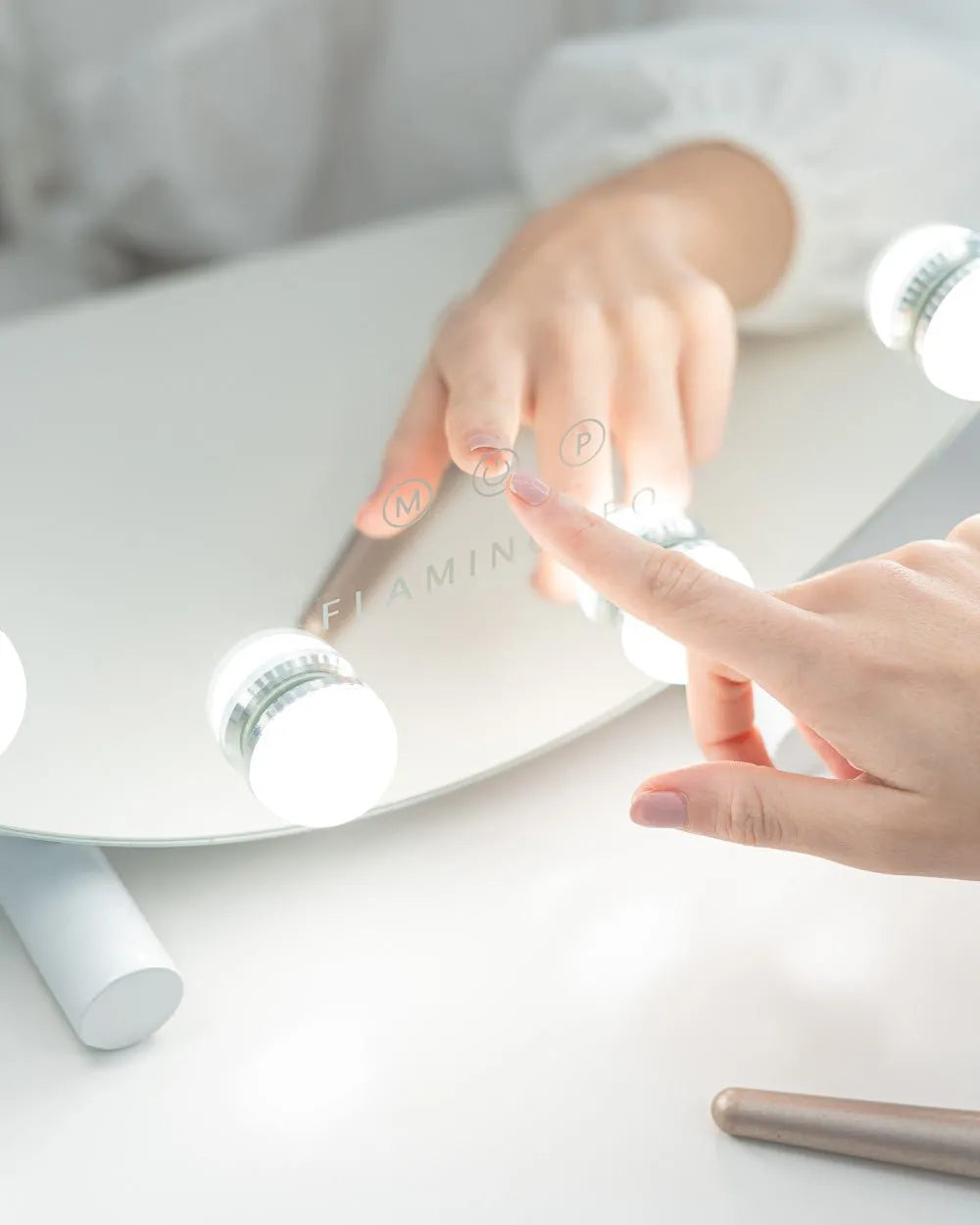 Kreisförmiger LED-Lichtspiegel - JASMINE - Flamingueo