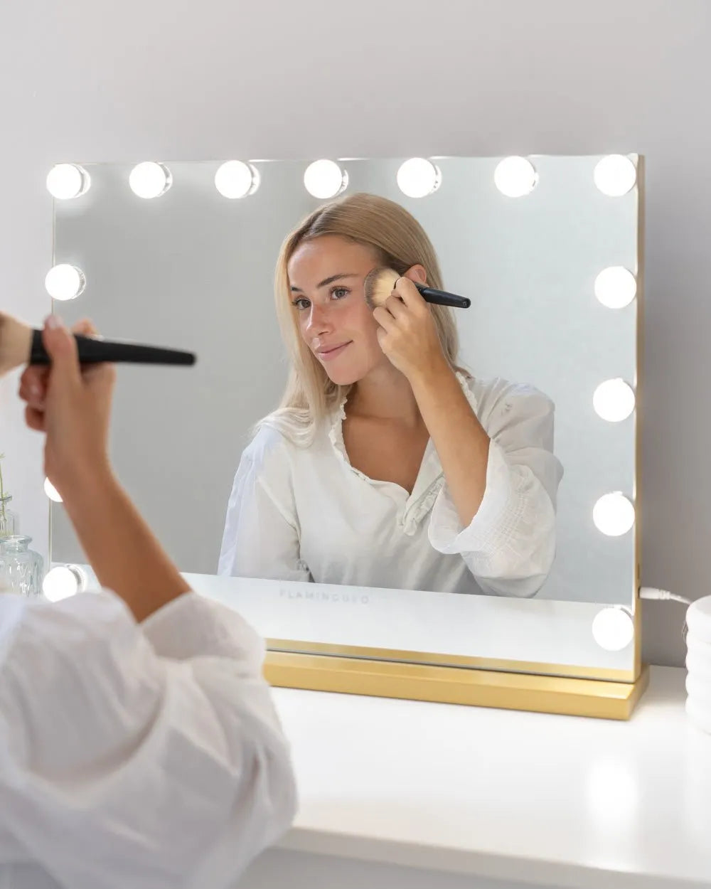 Miroir de maquillage intelligent Avec Bluetooth et miroir LED rechargeable sans fil 12 ampoules LED dimmables Miroir de maquillage intelligent Avec Bluetooth et miroir LED rechargeable sans fil 12 ampoules LED dimmables