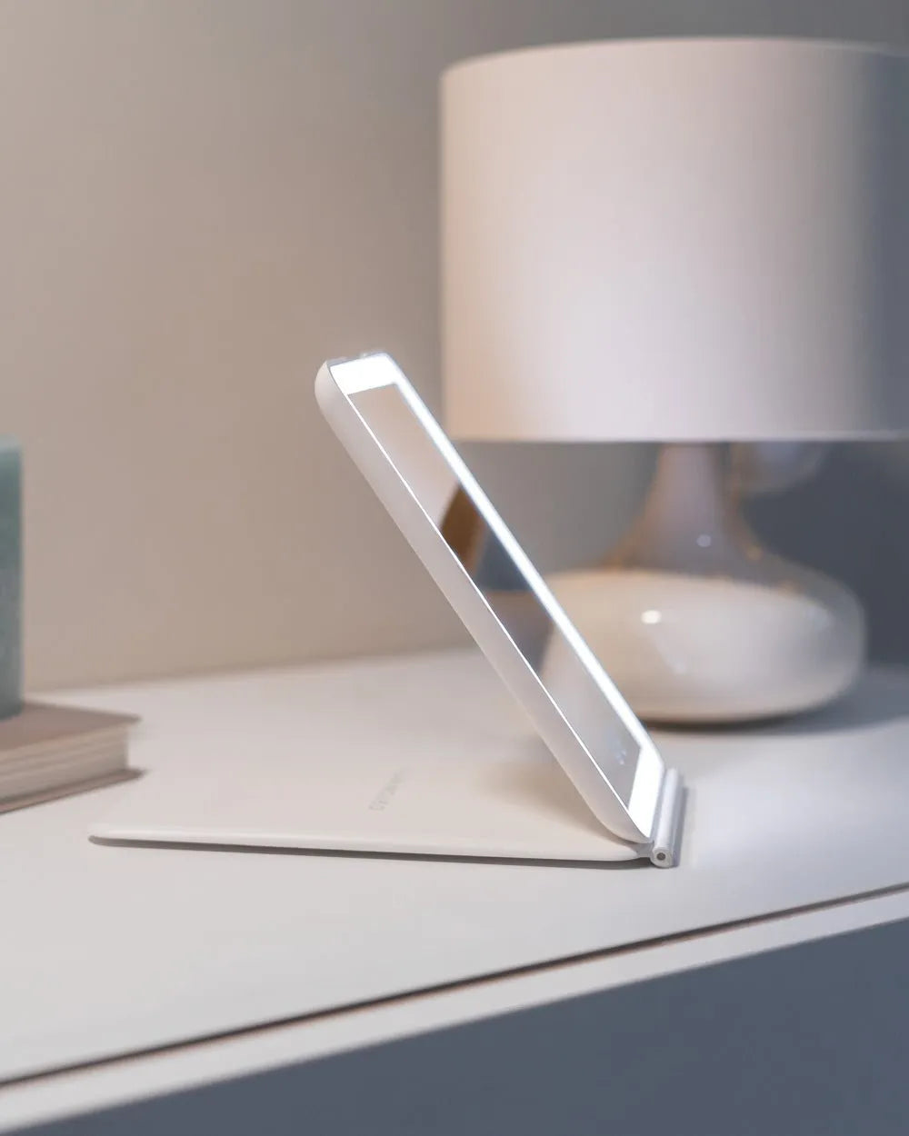Specchio da viaggio con luce LED - AIRE - Flamingueo