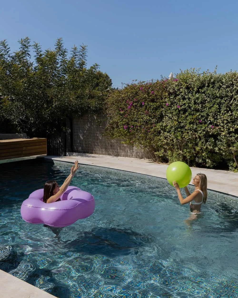 Flotador flor morada - BONNIE - Flamingueo