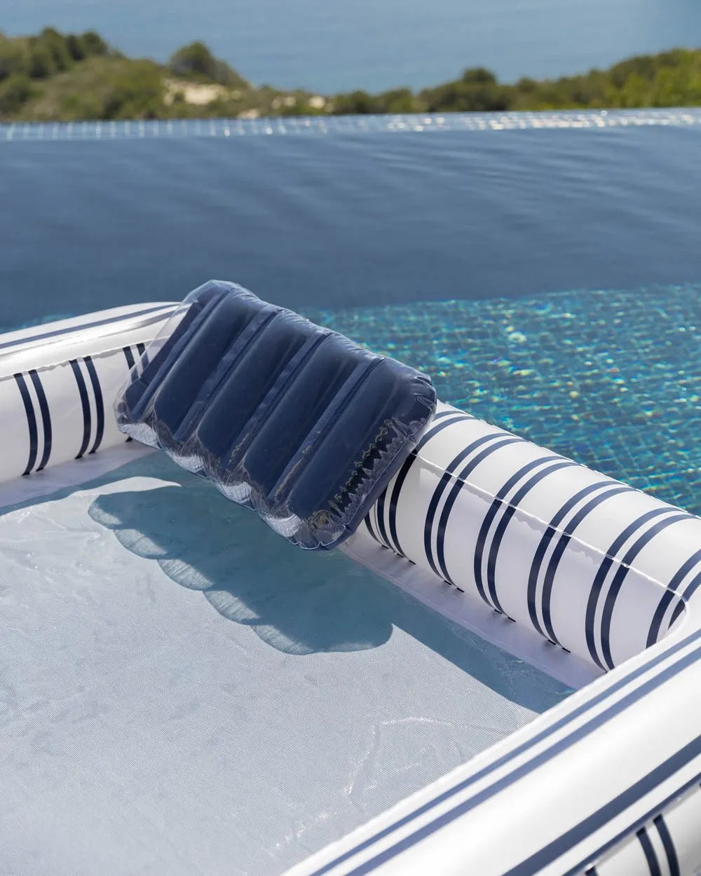 Schwimmende Sonnenliege mit blauem Netz - MALTA - Flamingueo