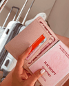 FLY GIRL - Funda pasaporte y etiqueta de equipaje - Flamingueo